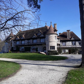 Гостиница Chambres d'Hôtes Manoir de Beaumarchais  Ле Шапель-Бурбон